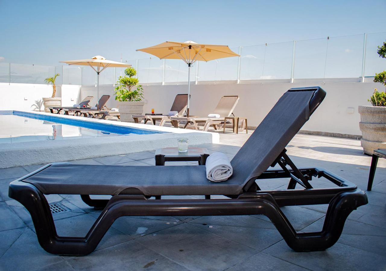 ホテル スタジアム レオン エクステリア 写真 A chaise longue