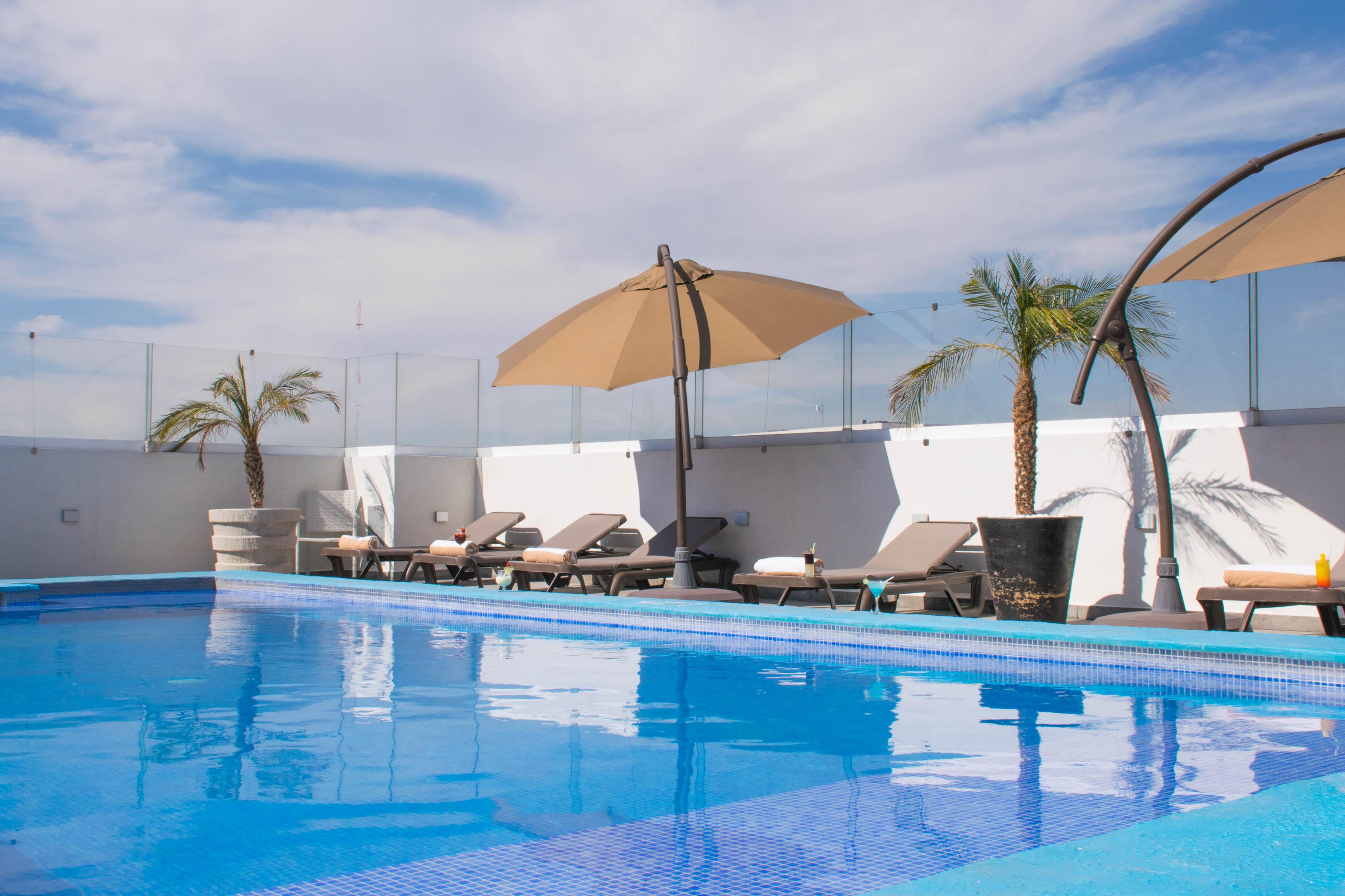ホテル スタジアム レオン エクステリア 写真 Rooftop pool