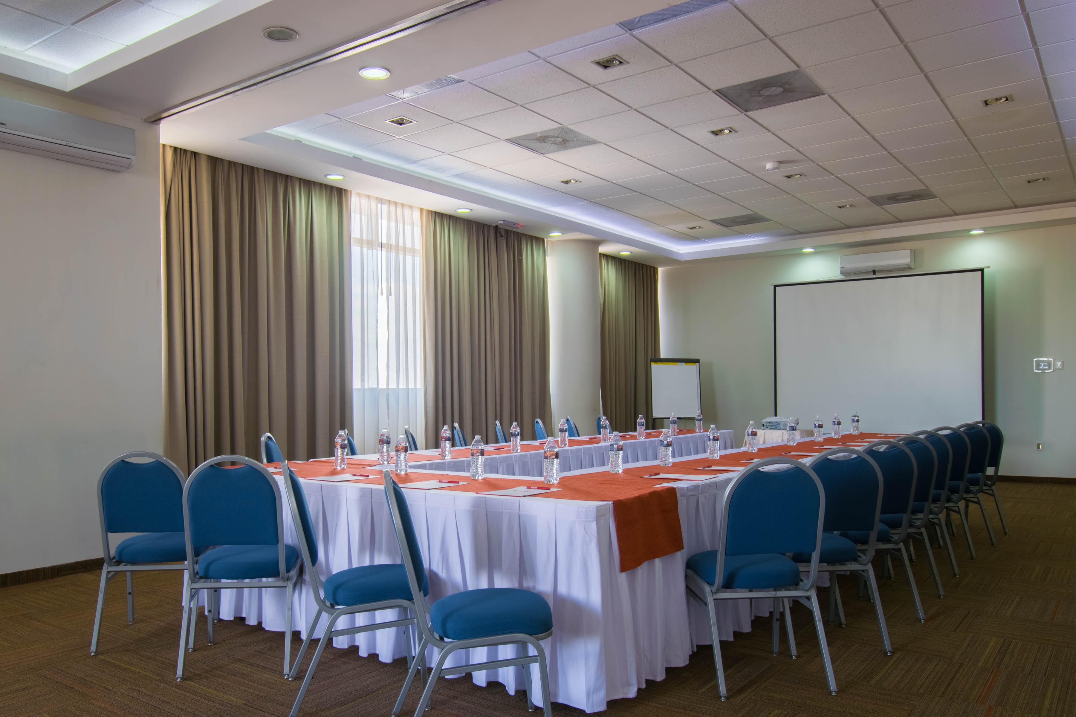 ホテル スタジアム レオン エクステリア 写真 Meeting room