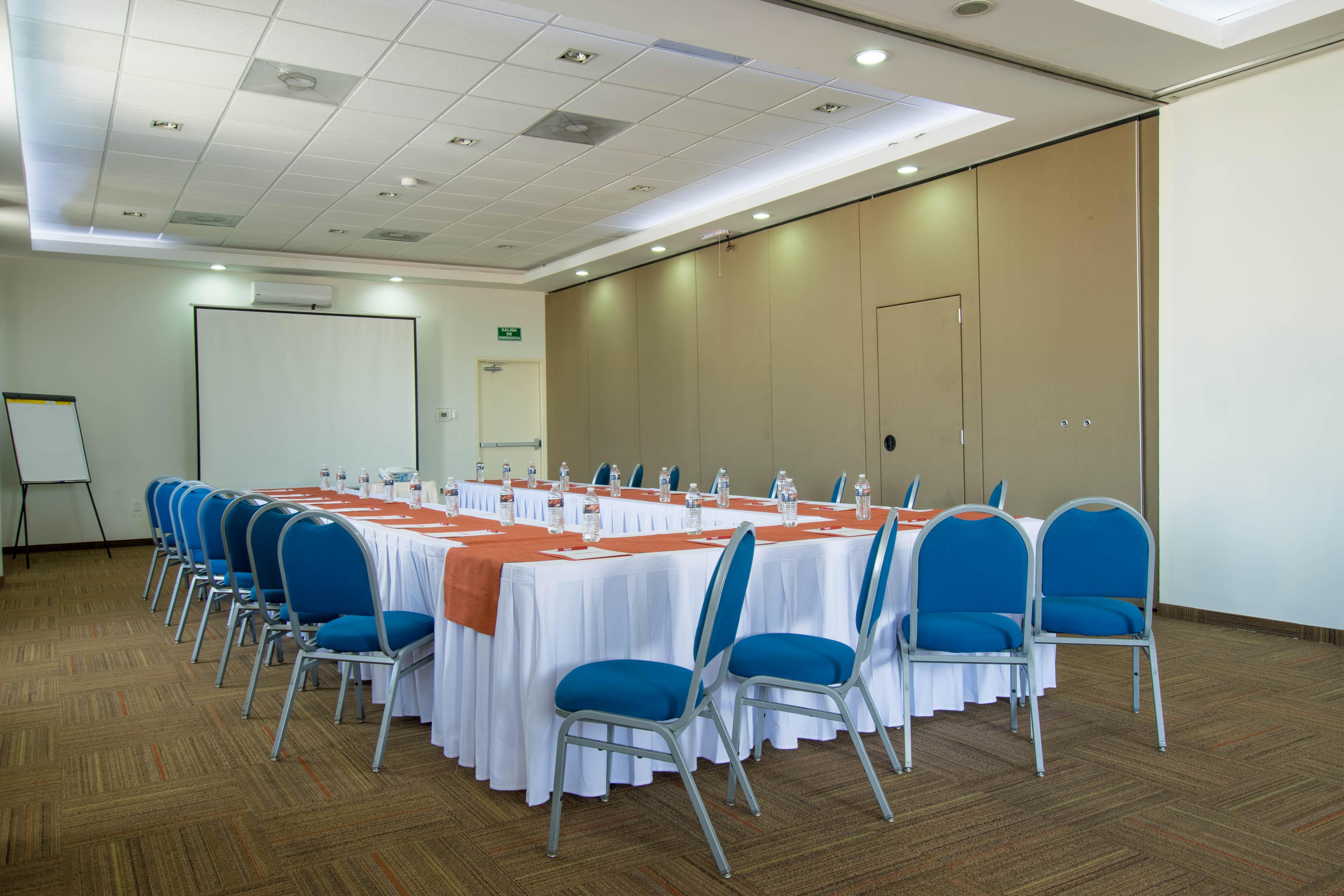 ホテル スタジアム レオン エクステリア 写真 Meeting room
