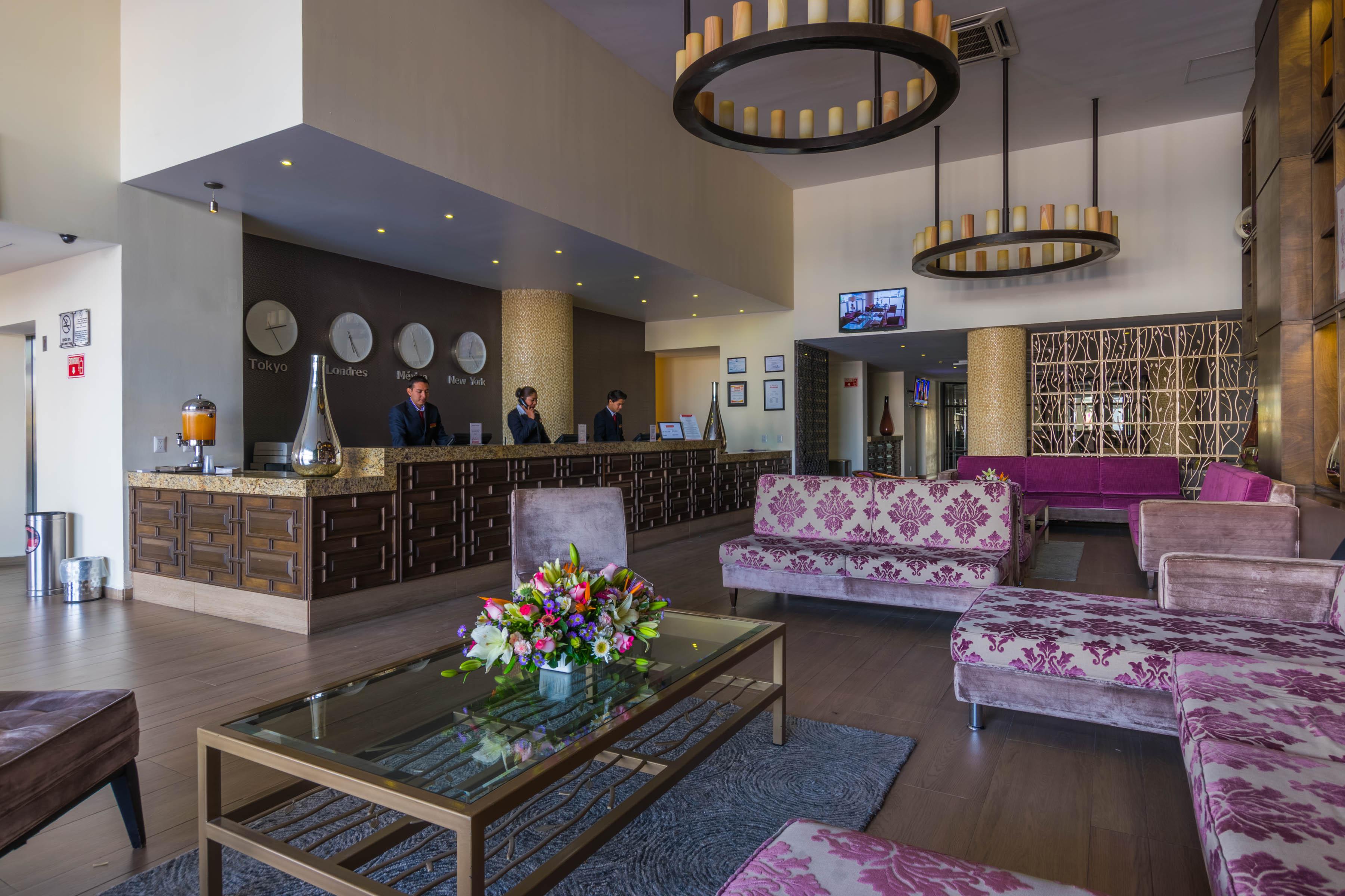 ホテル スタジアム レオン エクステリア 写真 The lobby of the hotel