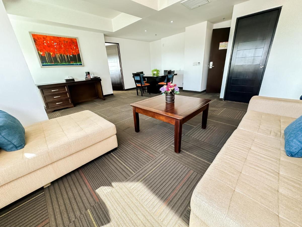 ホテル スタジアム レオン エクステリア 写真 A typical office at the center