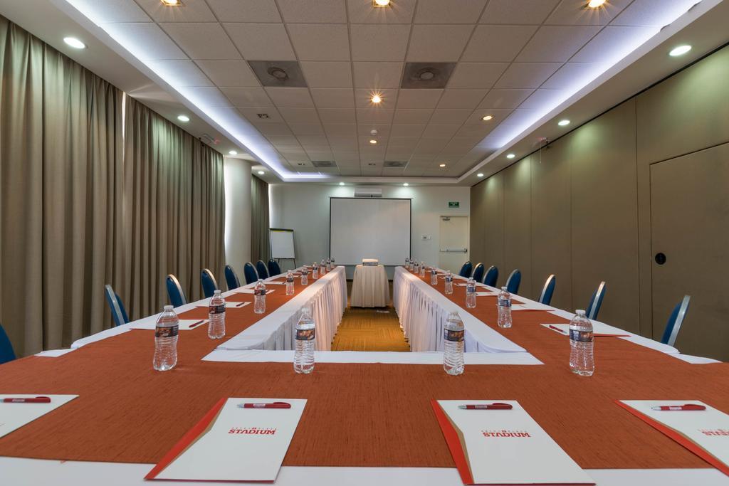 ホテル スタジアム レオン エクステリア 写真 Meeting room