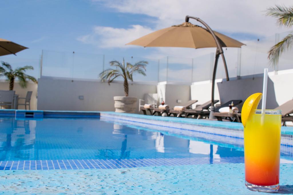 ホテル スタジアム レオン エクステリア 写真 Rooftop pool