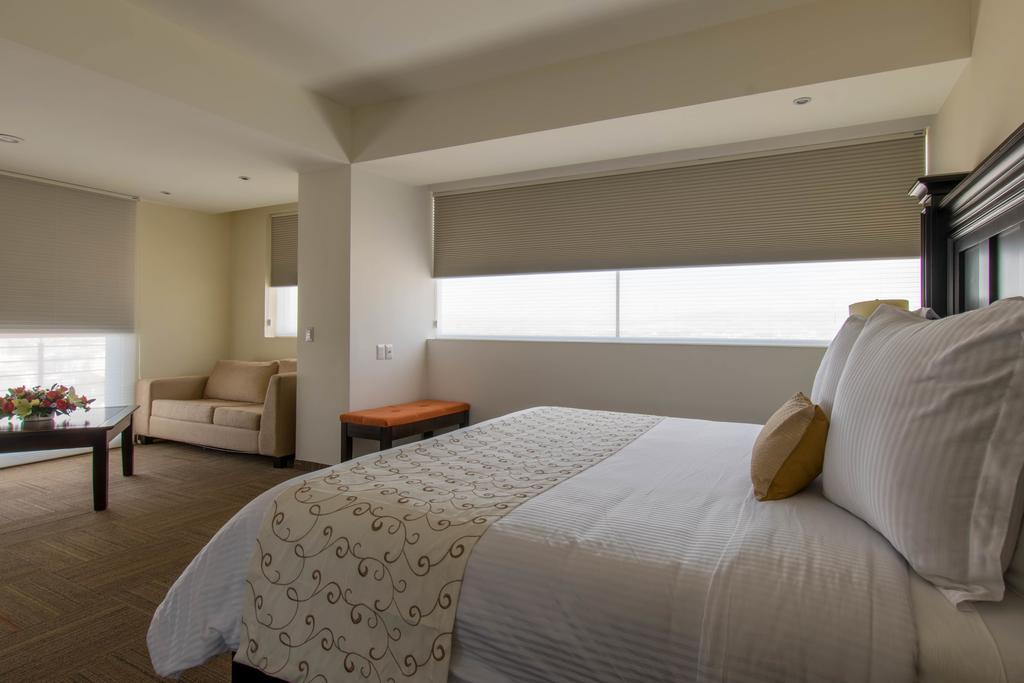 ホテル スタジアム レオン エクステリア 写真 Honeycomb shades