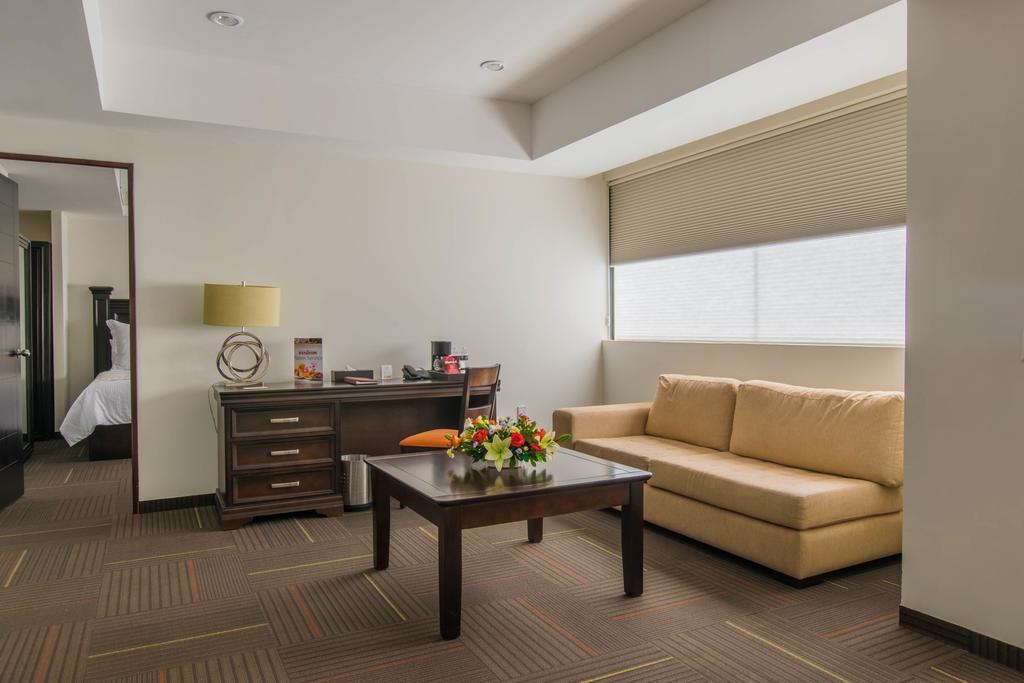ホテル スタジアム レオン エクステリア 写真 A suite at the hotel